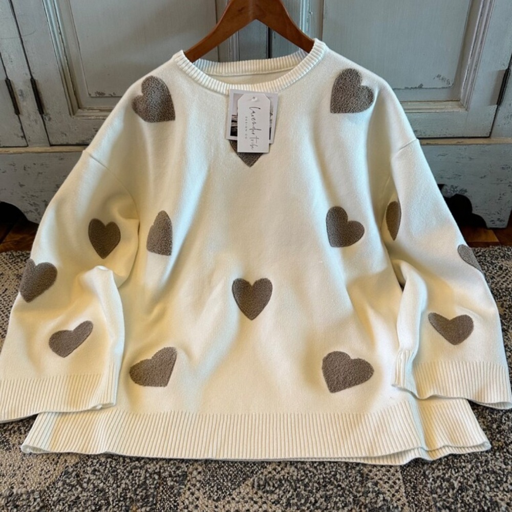 New Heart Embroidered Patch White Pullover Crew Neck Sweater Top - Picture 4 of 9